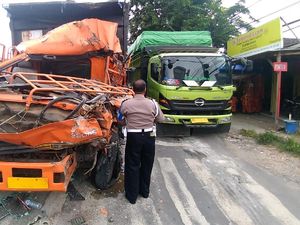 Rem Blong, Truk Tabrak Motor dan Mobil Tewaskan 2 Orang