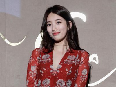 Cara Unik Bae Suzy Hingga Song Joong Ki Merawat Wajah Supaya Kinclong