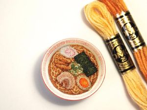 Lihat Kerennya Sulaman Mungil Bentuk Makanan yang Persis Asli!