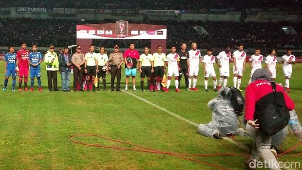 Kapolda Jabar Turun Amankan Pertandingan Persib vs PSM