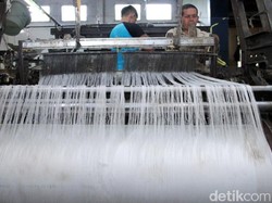 Lampu Merah Industri Tekstil Indonesia