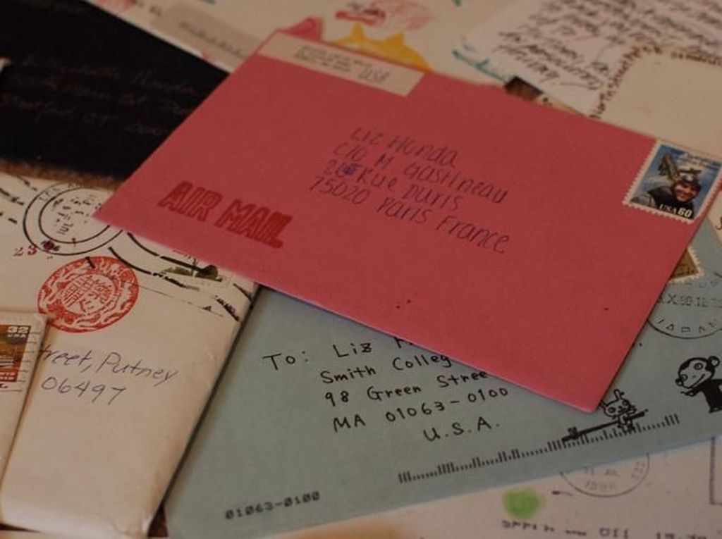 Menulis dan Membaca Kembali Surat-surat di Era WhatsApp Menulis dan Membaca Kembali Surat-surat di Era WhatsApp