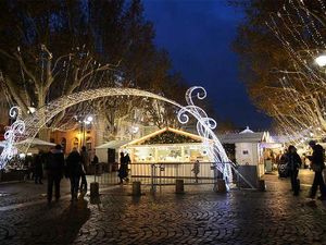 Kata Sandiaga Uno Taman Lampu Jaksel Kayak di Paris, Mirip Tidak Ya?