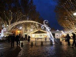 Kata Sandiaga Uno Taman Lampu Jaksel Kayak di Paris, Mirip Tidak Ya?
