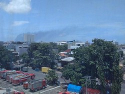 Pabrik Plastik di Kalideres Kebakaran, 7 Damkar Meluncur