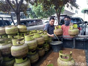 Polisi dan Pomal Gerebek Rumah Diduga Jadi Tempat Pengoplos Elpiji