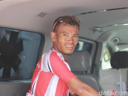 Terjatuh hingga Pinggang Sobek, Warseno Terus Gowes dan Capai Finis