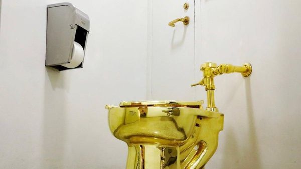 Foto: Toilet Emas 18 Karat Buat Donald Trump