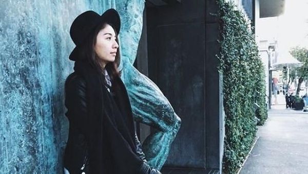 Pesona Putri Feni Rose yang Cantik dan Kece Banget
