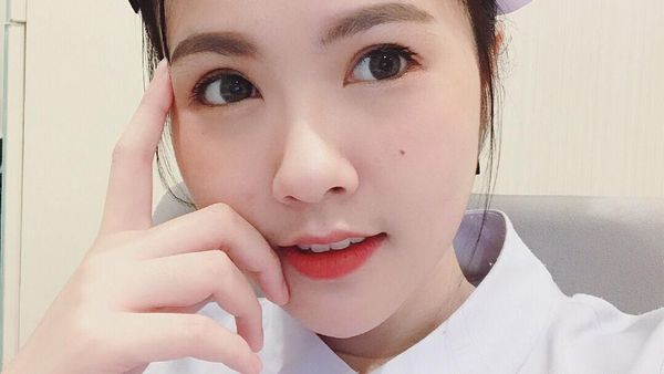 10 Potret May Pim, Perawat Asal Thailand yang Tampil Seksi di Instagram