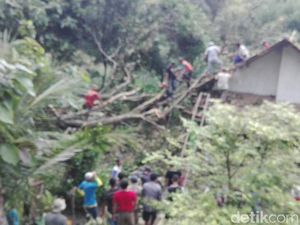 Ponorogo Dilanda Puting Beliung, 8 Rumah Rusak Ponorogo Dilanda Puting Beliung, 8 Rumah Rusak