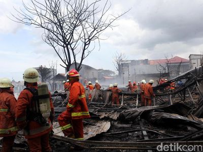 Lapak Daur Ulang Limbah Plastik Ludes Dimakan Api