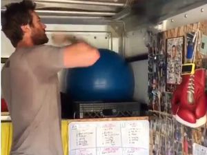 Foto-foto Armie Hammer yang Kekar Karena Tinju