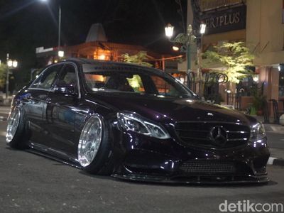 Mobil Modif Indonesia Mejeng di Osaka Jepang