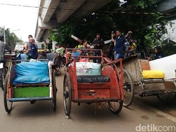 Bolehkan Becak, Pemprov DKI Revisi Perda Ketertiban Umum