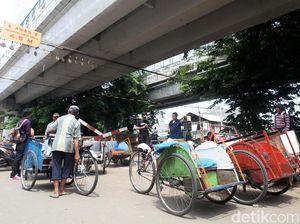Satpol PP-Dishub Jaga Perbatasan Hadang Becak Masuk Jakarta
