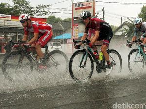 Usai Diguyur Hujan, Pebalap Akan Bersiap Hadapi Etape Ketiga Sejak Subuh