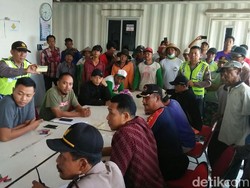 Padi Siap Panen di Jombang Terendam Banjir, Warga Salahkan Proyek Tol