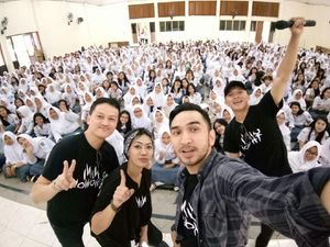 Video Keseruan Promo Film Nini Thowok ke Sekolah-sekolah Video Keseruan Promo Film Nini Thowok ke Sekolah-sekolah