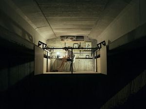 Gokil! Beton Kolong Jembatan Disulap Jadi Rumah Mini