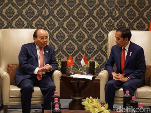 Jokowi Temui PM Vietnam Bahas Kendala Ekspor Jokowi Temui PM Vietnam Bahas Kendala Ekspor