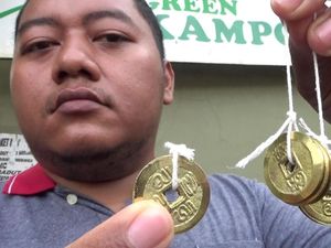 Pasar Jajanan di Banyuwangi Ini Unik, Beli Harus Pakai Koin Kuno