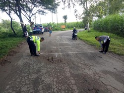 Motor Selip Lalu Tabrak Truk, Seorang Pelajar Meninggal