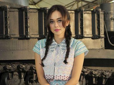 Awas Terpikat! Saat 8 Artis Cantik Bergaya dengan Rambut Kepang