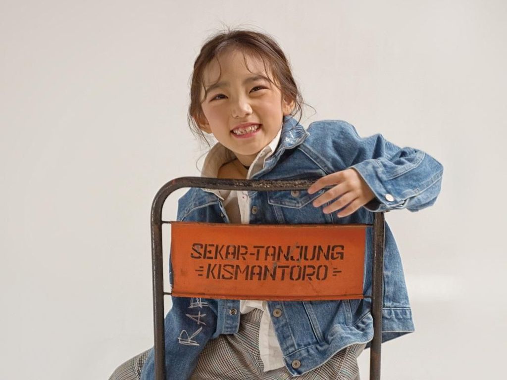 Berapa Harga Kursi Wonogiri yang Dipakai Anak Tercantik Korea? Berapa Harga Kursi Wonogiri yang Dipakai Anak Tercantik Korea?