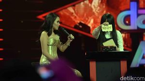 Wah.... Ayu Ting Ting Diramal Segera Menikah