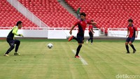Tokyo FC menggelar latihan di Stadion Utama Gelora Bung Karno, Jakarta, Jumat (16/1/2018).
