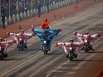 Parade Tank hingga Daredevil yang Disaksikan Jokowi di India