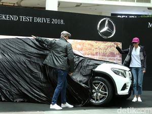 Mercy Klaim Masih Rajanya Mobil Mewah Indonesia