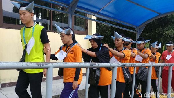 Simulasi Gempa Bikin Panik Penghuni Panti