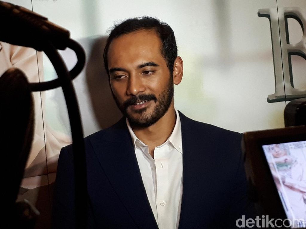 Ario Bayu dan Istri Cari Waktu yang Tepat untuk Punya Anak Ario Bayu dan Istri Cari Waktu yang Tepat untuk Punya Anak