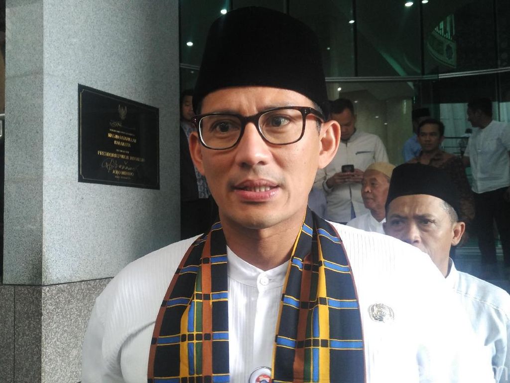Sandi: Becak Hanya untuk yang Punya KTP DKI, Nanti Dikasih Stiker Sandi: Becak Hanya untuk yang Punya KTP DKI, Nanti Dikasih Stiker
