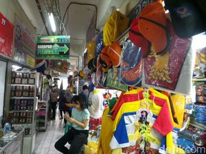 Di Pasar Senen, Kaos Kampanye Dijual Mulai Rp 10.000/Potong