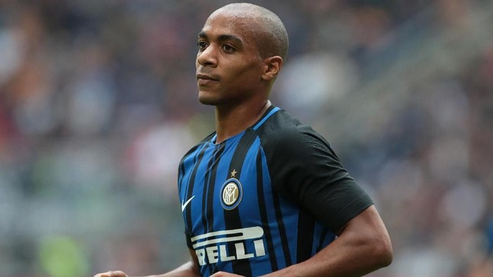 MILAN, ITALY - SEPTEMBER 10:  Joao Mario of FC Internazionale Milano looks on during the Serie A match between FC Internazionale and Spal at Stadio Giuseppe Meazza on September 10, 2017 in Milan, Italy.  (Photo by Emilio Andreoli/Getty Images )
