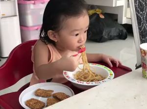 Ini 8 Bukti Gemasnya Para Anak Selebriti Saat Sedang Menikmati Makanan!