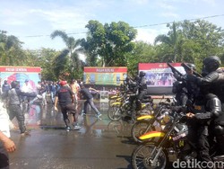 Polisi Gelar Simulasi Ricuh Pilkada di Makassar