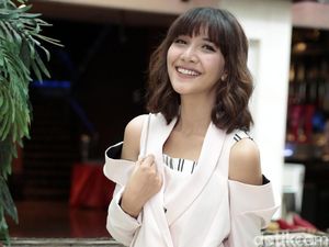 Siang-siang Gini Lihat Si Cantik Sheila Dara Bikin Seger! Siang-siang Gini Lihat Si Cantik Sheila Dara Bikin Seger!