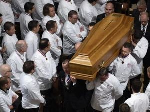 Berbaju Putih 1.500 Chef Dunia Mengantar Paul Bocuse ke Peristirahatan Akhir Berbaju Putih 1.500 Chef Dunia Mengantar Paul Bocuse ke Peristirahatan Akhir