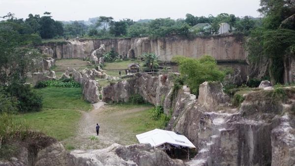 Heboh! Kandang Godzilla di Tangerang Dijadikan Tempat Foto Bugil