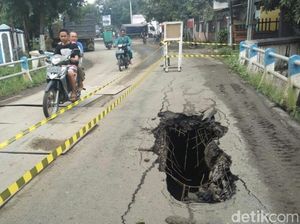 Jembatan Utama Menuju Pantura Pasuruan Jebol
