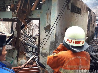 Potret Kebakaran Dahsyat yang Hanguskan 10 RT di Tamansari