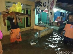 Debit Kali Sampeyan Situbondo Tinggi, Rumah Warga Terendam Banjir