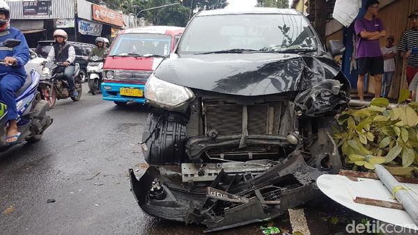 Foto Ringseknya Mobil Santri Garut yang Kecelakaan di Sukabumi