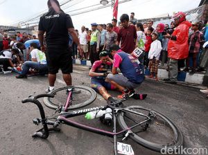 TdI 2019 Benahi Jalan Berlubang, Pasir di Tikungan Tajam, dan Penutupan Jalan TdI 2019 Benahi Jalan Berlubang, Pasir di Tikungan Tajam, dan Penutupan Jalan