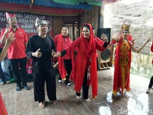 Melihat Puti Guntur Menari Bersama Gandrung Banyuwangi Melihat Puti Guntur Menari Bersama Gandrung Banyuwangi