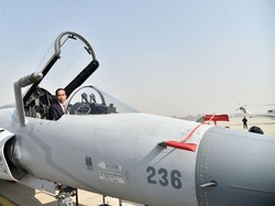 Video Jokowi Cicipi Kokpit Pesawat Tempur Pakistan